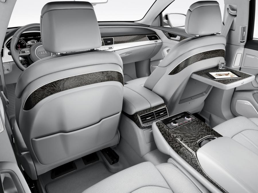 Интерьер Audi A8 Hybrid (D4) 2013 года  (WW) (фото 4 из 11)
